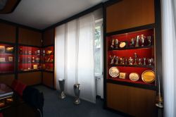 La sala dei trofei alla GDE Bertoni di Paderno Dugnano, la ditta che realizza la Coppa del Mondo per la FIFA - © Edison Veiga / Shutterstock.com