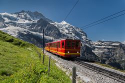 La salita a Jungfraujoch la stazione ferroviaria più alta d'Euroa sulle Alpi svizzere