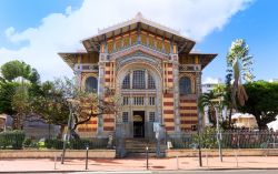 La Schoelcher library a Fort-de-France, Martinica. Questo edificio fu costruito originariamente a Parigi e poi trasportato e di nuovo eretto in città nel 1893. E' considerato monumento ...