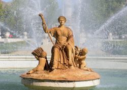 La scultura della dea dell'agricoltura a Aranjuez, Madrid, Spagna. E' uno dei gruppi scultorei che si trovano nel Giardino del Parterre, in stile inglese, del palazzo reale - © ...