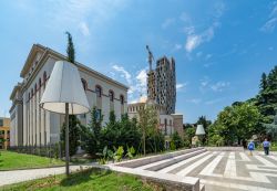 La sede del governo nel centro città di Tirana, Albania - © posztos / Shutterstock.com