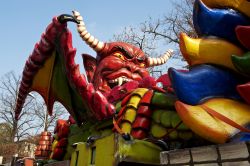 La sfilata dei carri allegorici al Carnevale di Erbusco in Lombardia - © m.bonotto / Shutterstock.com