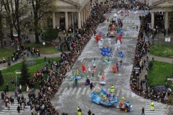 La sfilata per le strade di Bergamo durante la Festa di Mezza Quaresima a Bergamo