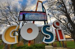 La simpatica insegna colorata del Center of Science and Industry nel centro di Columbus, Ohio (USA) - © aceshot1 / Shutterstock.com