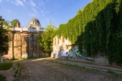 La sinagoga di Kharkiv, Ucraina. Combinazione di stili romanico-gotico e neo-gotico e con elementi di architettura islamica, questo bell'edificio è alto circa 42 metri e si estende ...