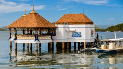 La Sirenetta, ristorante di pesce su palafitta a Coron, Palawan, Filippine - © jejim / Shutterstock.com