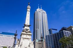 La skyline di Indianapolis dal Monument Circle, Indiana - © Jonathan Weiss / Shutterstock.com