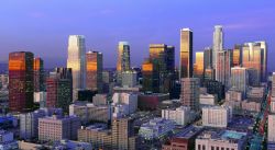 La skyline di Los Angeles al tramonto. Siamo in California