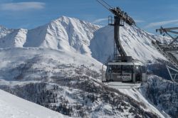 La Skyway Monte Bianco in inverno, sul versante italiano del  Monte Bianco, collega Courmayeur con la Punta Helbronner (3.466 m) - © Dmytro Surkov / Shutterstock.com