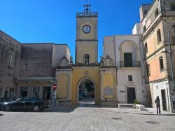 La spettacolare Porta San Nicola nel borgo di Aradeo in Puglia - © Asia, CC BY-SA 4.0, Wikipedia