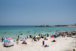 La spiaggia cittadina di Monastir in Tunisia - © photosounds / Shutterstock.com