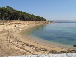 La spiaggia dell'Isola di San Pietro, arcipelago delle Cheradi, al largo di Taranto in Puglia  - © lordpiace / mapio