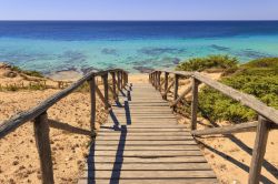 La spiaggia delle dune di Campomarino nel Salento ionico. Siamo nel comune di Maruggio in Puglia