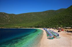La spiaggia di Antisamos nei pressi di Sami a Cefalonia  - © Heracles Kritikos / Shutterstock.com