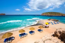 La spiaggia di Cala Comte, costa ovest di Ibiza, isole Baleari