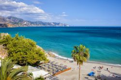 La spiaggia di Calahonda uno dei lidi migliori di Nerja e la Costa del Sol della Spagna