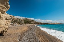 La spiaggia di Fourni vicino a Monolithos di Rodi in Grecia