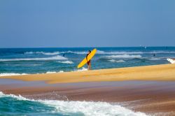 La spiaggia di Hossegor si trova non distante da Biarritz, molto amata dai surfisti (Francia) - © LMspencer / Shutterstock.com