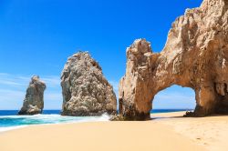 La spiaggia di Los Arcos è una delle attrazioni imperdibili di Cabo San Lucas, nella bassa California, in Messico