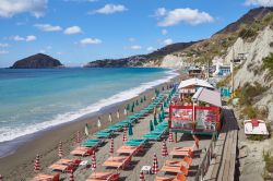 La spiaggia di Maronti vicino a Barano d'Ischia in Campania - © Urban Napflin / Shutterstock.com