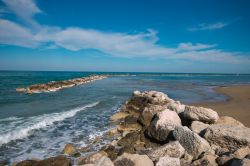 La spiaggia di Pesaro, Marche, Italia. E' una delle località marittime più rinomate della regione marchigiana.

