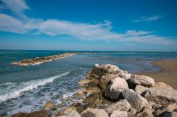 La spiaggia di Pesaro, Marche, Italia. E' una delle località marittime più rinomate della regione marchigiana.

