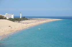 La spiaggia di Playa del Matorral a Fuerteventura, isole Canarie, Spagna. Si trova vicino alla città di MorroJable nel Comune di Pajara: nota anche come Playa de Jandia, si estende per ...
