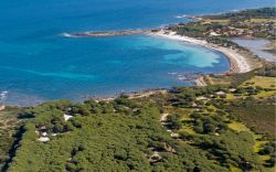 La Spiaggia di Porto Ainu si trova vicino a Budoni in Sardegna
