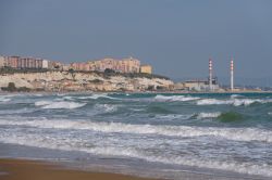 La spiaggia di Porto Empedocle in Scilia, provincia di Agrigento