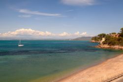 La spiaggia di Pozzarello tra Porto Santo Stefano e Orbetello in Toscana