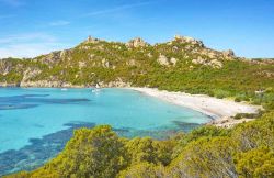 La spiaggia di Roccapina si trova a sud di Sartene in direzione di Bonifacio, Corsica (Francia) - © John_Walker / Shutterstock.com