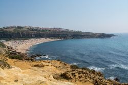 La spiaggia di San Lorenzo a Ericeira, Portogallo. Questo tratto di litorale rappresenta l'unica riserva d' Europa e una delle 5 del mondo - © studio f22 ricardo rocha / Shutterstock.com ...