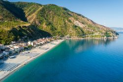 La spiaggia di Scilla in Calabria, si trova sulla parte terminale della costa tirrenica calabrese