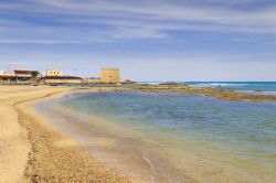 La spiaggia di Torre Santa Sabina in provincia di Brindisi, Salento