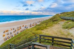 La spiaggia di Wenningstedt al tramonto con le dune, isola di Sylt, Germania.



