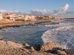 La spiaggia e il borgo marinaro di Scoglitti in Sicilia