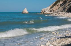 La spiaggia la Vela sulla Riviera del Conero