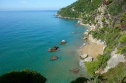 La spiaggia selvaggia di Mirtiotissa a Corfu, isole Ioniche della Grecia