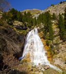 La splendida cascata del fiume Gave de Tourettes nella valle di Gavarnie, Francia. Siamo nel parco nazionale dei Pirenei.



