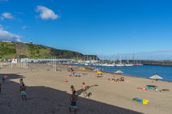 La splendida Praia da Vitoria a Terceira, durante l'estate alle Azzorre - © Francesco Bonino / Shutterstock.com