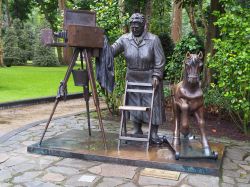 La statua de La Torera a Oviedo, Spagna. Si tratta dell'omaggio a Josefa Carril, celebre fotografa che lavorò nel parco cittadino San Francisco - © Isa Fernandez Fernandez / ...