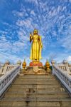 La statua del Buddha nel distretto di Hat Yai, provincia di Songkhla, Thailandia.
