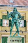 La statua del capitano Gyorgy Varkocs nella città di Szekesfehervar, Ungheria.
