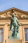 La statua del maresciallo Abraham de Fabert in Piazza d'Armi a Metz, Lorena, Francia. Questa piazza rappresenta il cuore del centro cittadino.



