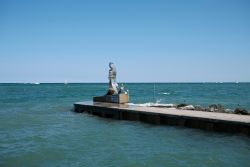 La statua della Madonna del Mare a Milano Marittima sulla riviera romagnola - © simona flamigni / Shutterstock.com