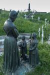 La statua della Vergine con i due pastorelli a La Salette-Fallavaux, Francia. L'apparizione fece a lungo discutere il mondo religioso prima di essere riconosciuta dalla chiesa di Roma.

 ...