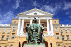 La statua di Abramo alla Bascom Hall alla Wisconsin University di Madison, USA.
