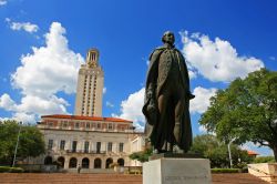 La statua di George Washington all'Università del Texas (UT) di Austin. Fondata nel 1883, questa università ha il quinto più grande campus degli Stati Uniti - © ...