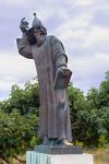 La statua di Grgur Ninski a Nin, Croazia. Vescovo del IX° e X° secolo, si oppose alle decisioni del papa sulla chiesa croata in merito all'uso della lingua latina nella liturgia ...