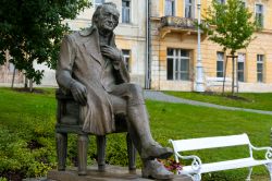 La statua di Johann Wolfgang Goethe a Marianske Lazne, Repubblica Ceca. Il grande poeta e scrittore tedesco ha trascorso parecchio tempo nella cittadina termale della Boemia occidentale - © ...